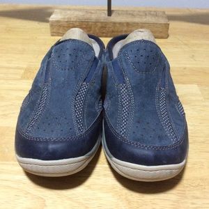 Earth Origins Clara Courtney Mules